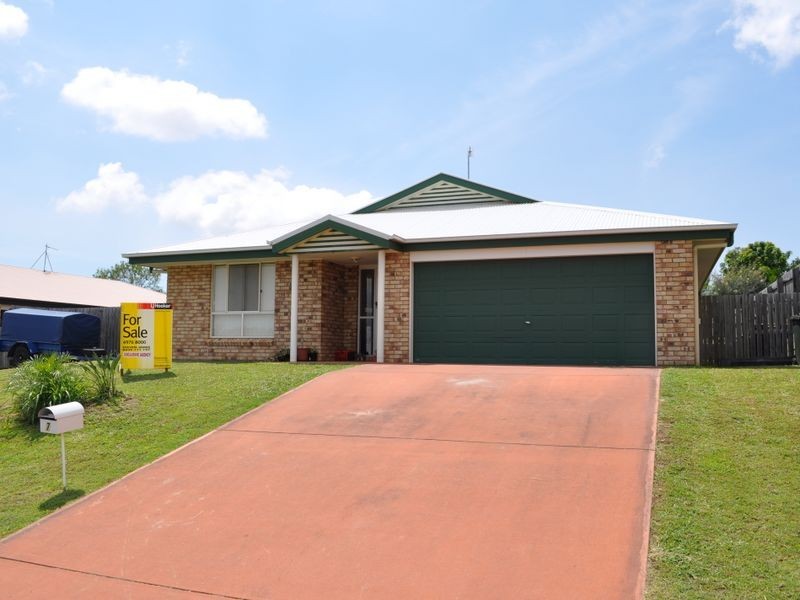 7 Dorinda Close, Clinton QLD 4680