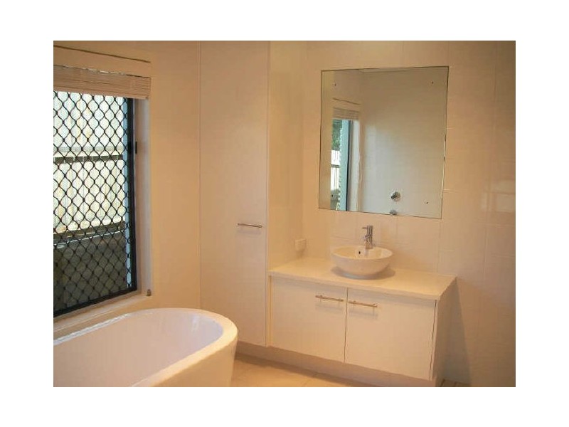 14 Johnson Street, Glen Eden QLD 4680