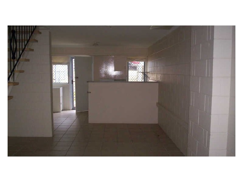 10/21 Charles Street, West Gladstone QLD 4680