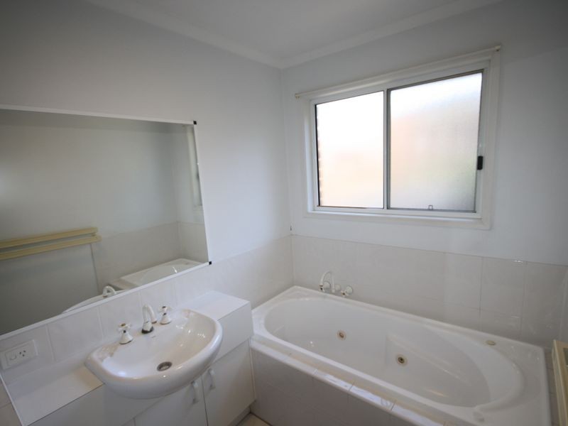 2 Weatherly Court, Clinton QLD 4680