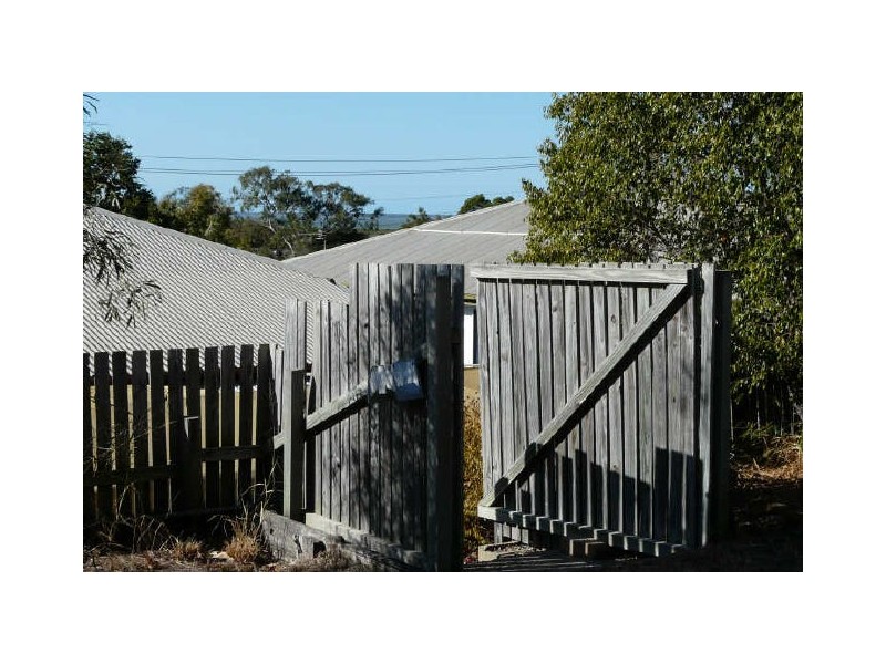 39 Agnes Street, South Gladstone QLD 4680