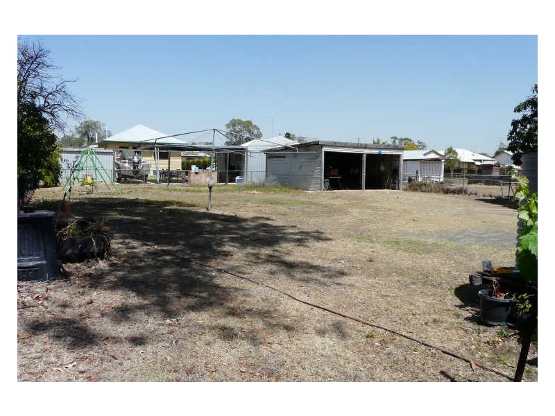 43 Flinders Street, Monto QLD 4630