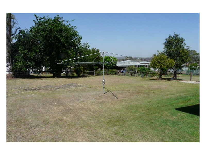 5 Stuart Street, Monto QLD 4630