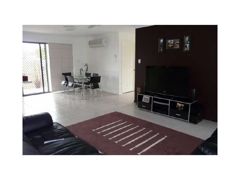 2/28 J Hickey Avenue, Clinton QLD 4680