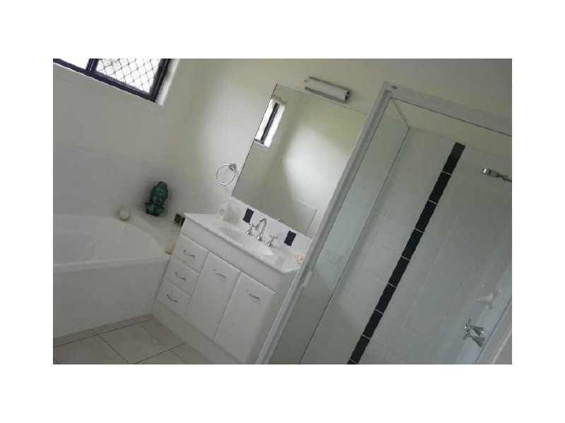 2/28 J Hickey Avenue, Clinton QLD 4680