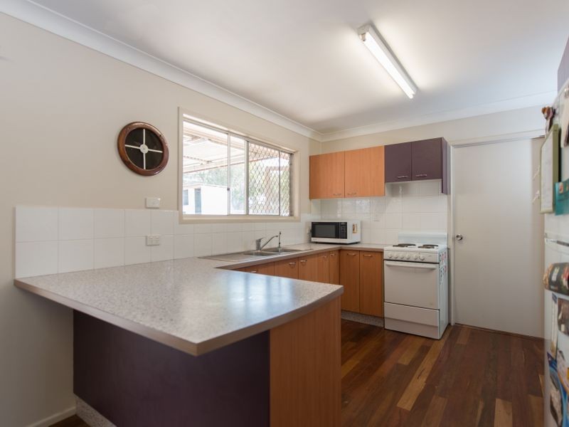 17 Hansen Crescent, Clinton QLD 4680
