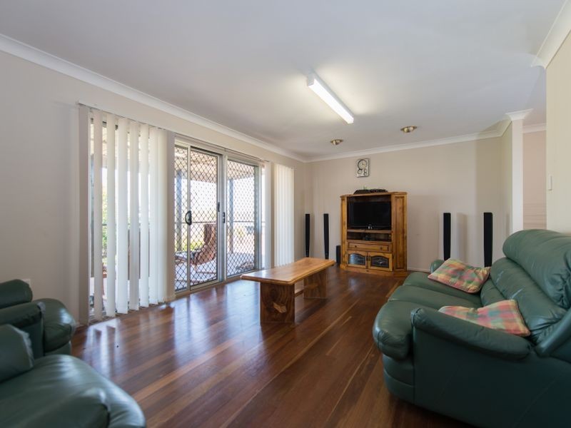 17 Hansen Crescent, Clinton QLD 4680