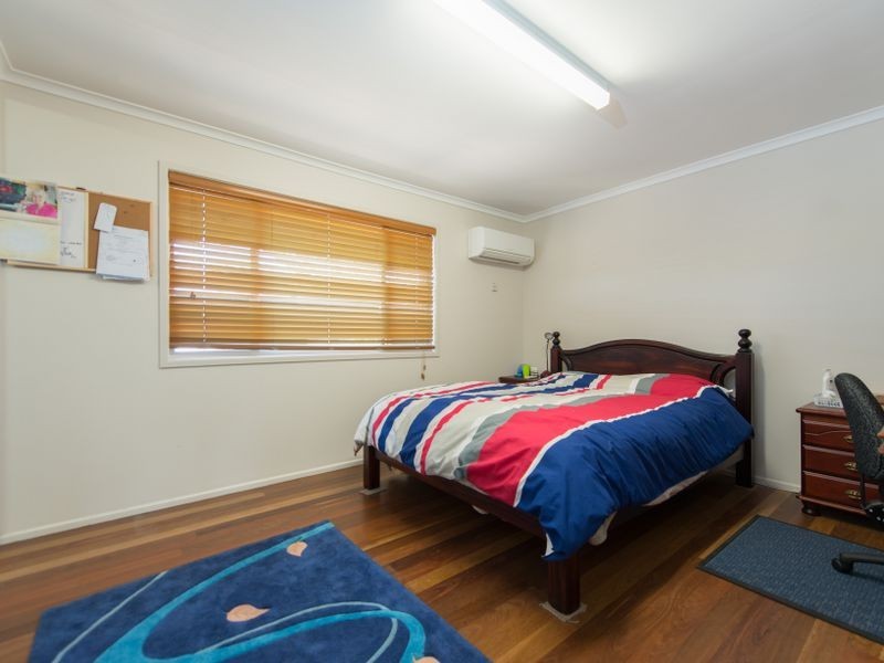 17 Hansen Crescent, Clinton QLD 4680