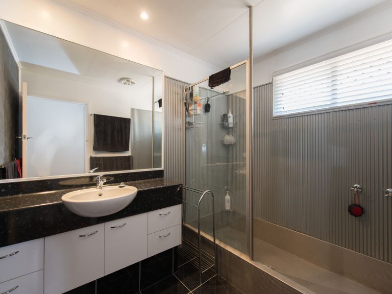 17 Hansen Crescent, Clinton QLD 4680