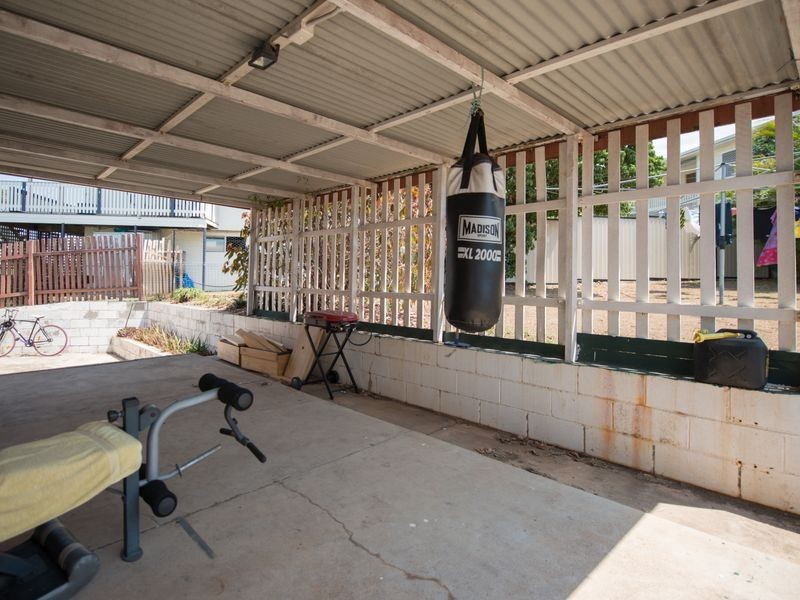 17 Hansen Crescent, Clinton QLD 4680