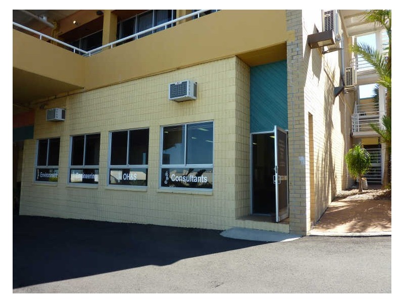 Lower Level/100 Goondoon Street, Gladstone QLD 4680