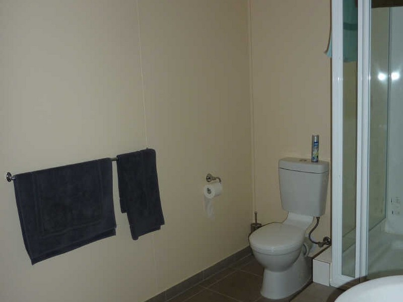 Lower Level/100 Goondoon Street, Gladstone QLD 4680