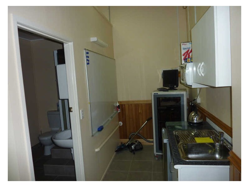 Lower Level/100 Goondoon Street, Gladstone QLD 4680