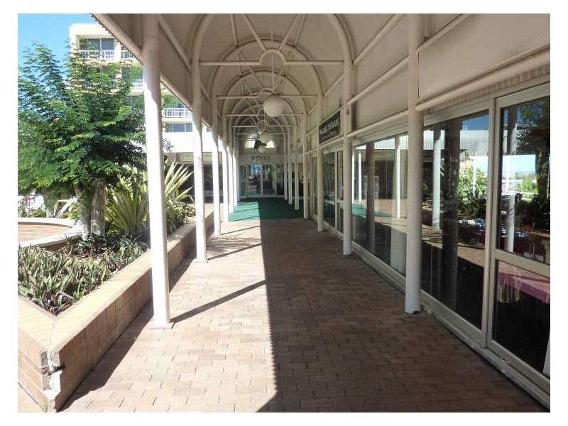 Lower Level/100 Goondoon Street, Gladstone QLD 4680