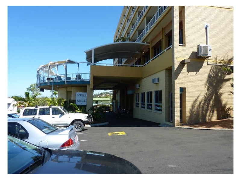 Lower Level/100 Goondoon Street, Gladstone QLD 4680