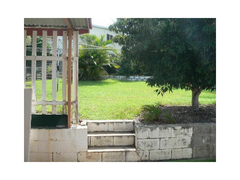 17 Hansen Crescent, Clinton QLD 4680