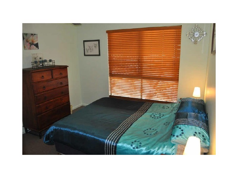 6 & 6A Jacaranda Court, New Auckland QLD 4680