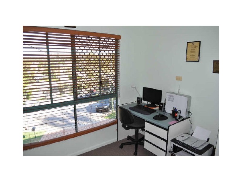 6 & 6A Jacaranda Court, New Auckland QLD 4680
