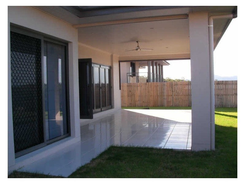 17 Leslie Street, Clinton QLD 4680