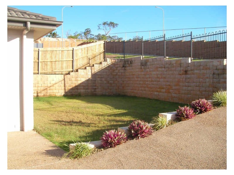 17 Leslie Street, Clinton QLD 4680