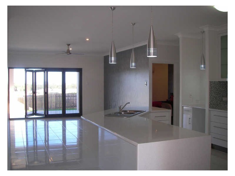 17 Leslie Street, Clinton QLD 4680