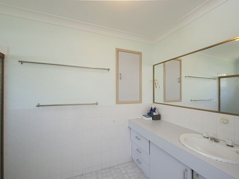 12 Pluto Street, Telina QLD 4680