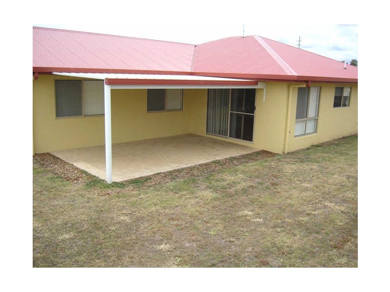 8 Saxonvale Court, Gladstone QLD 4680