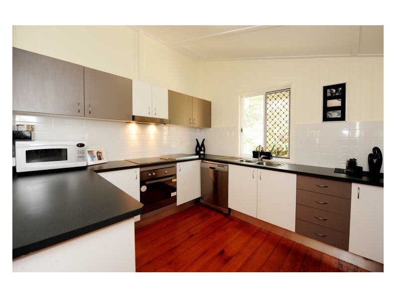 17 Fowler Street, West Gladstone QLD 4680