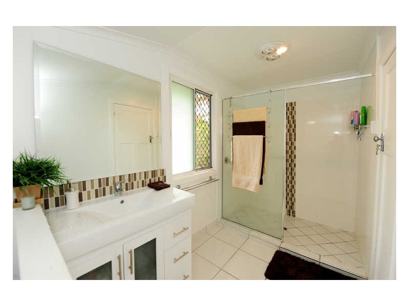 17 Fowler Street, West Gladstone QLD 4680