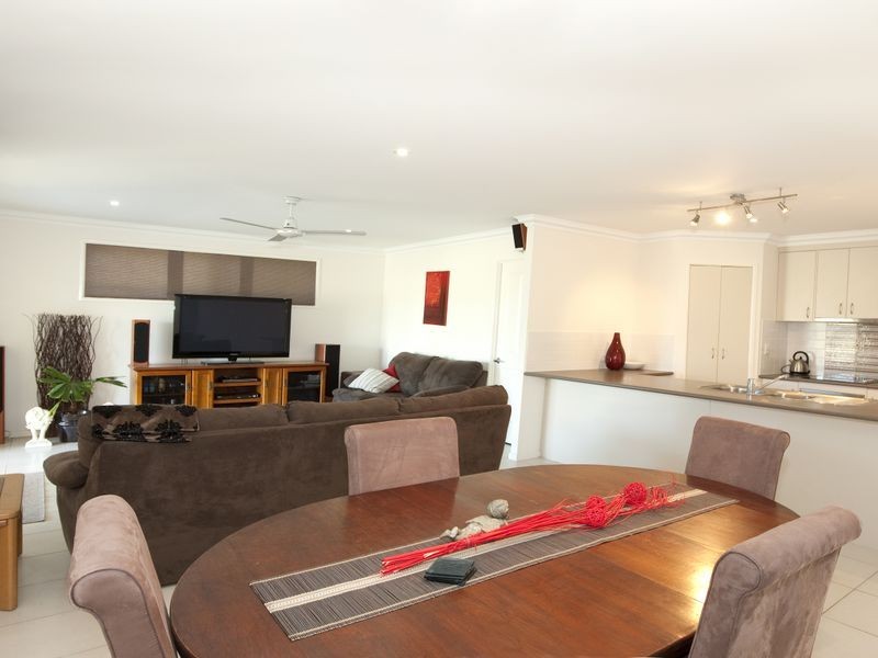 8 Christian Court, Glen Eden QLD 4680