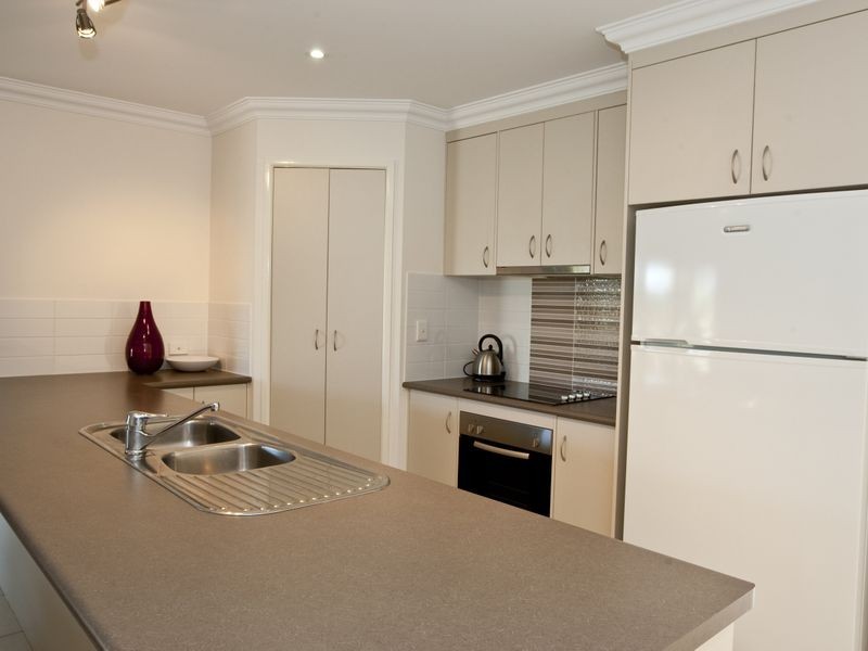 8 Christian Court, Glen Eden QLD 4680