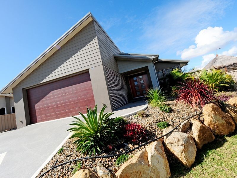 9 Christian Court, Glen Eden QLD 4680