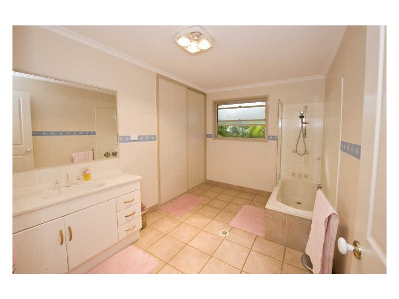 290 Haddock Drive, Kirkwood QLD 4680