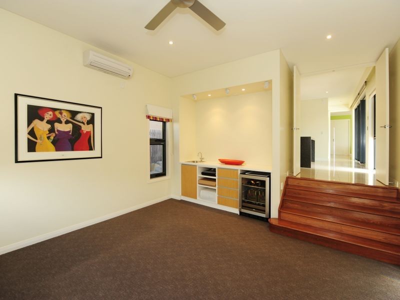 18 Dolphin Terrace, Gladstone QLD 4680