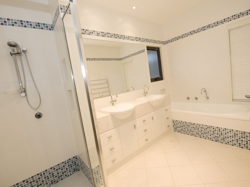18 Dolphin Terrace, Gladstone QLD 4680