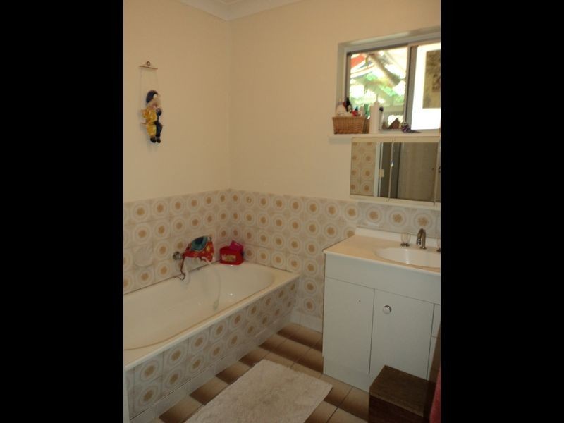 12 Salmon Street, Toolooa QLD 4680