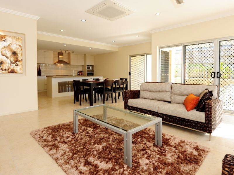 4 Grasstree Crescent, Kirkwood QLD 4680