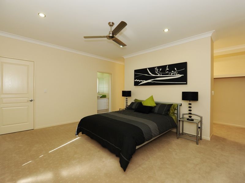 4 Grasstree Crescent, Kirkwood QLD 4680