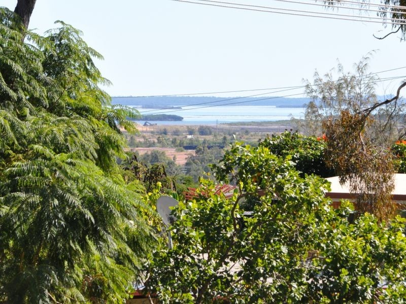 8 Holland Street, Gladstone QLD 4680