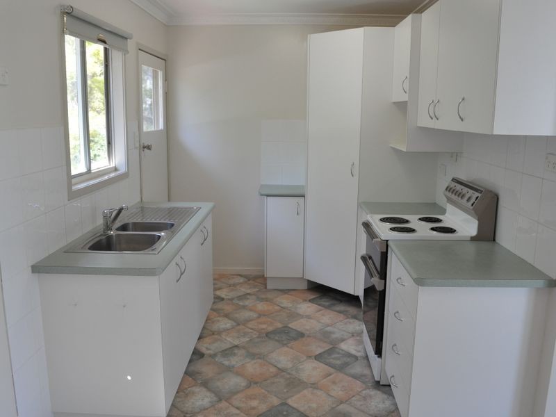 8 Holland Street, Gladstone QLD 4680