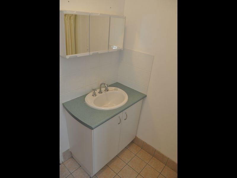 8 Holland Street, Gladstone QLD 4680