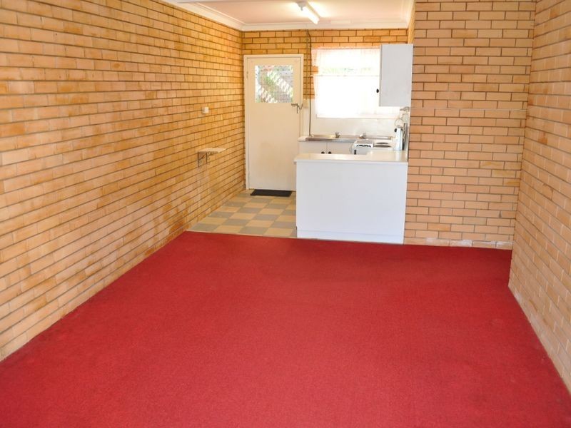 8 Holland Street, Gladstone QLD 4680