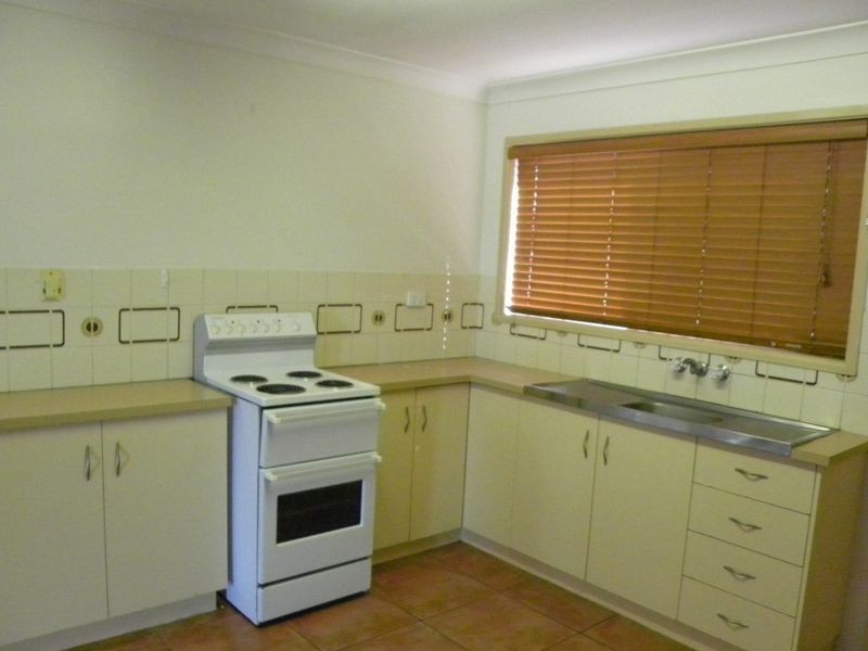 2/17 Roberts Street, Gladstone QLD 4680