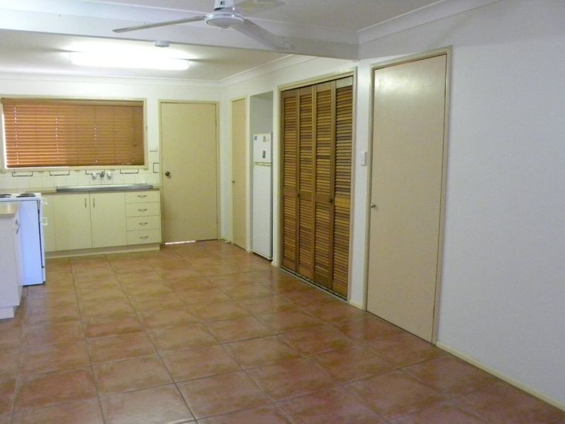 2/17 Roberts Street, Gladstone QLD 4680