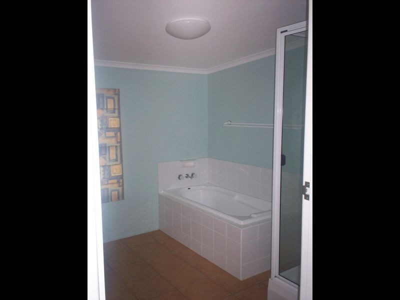 32 ORANA AVENUE, Boyne Island QLD 4680