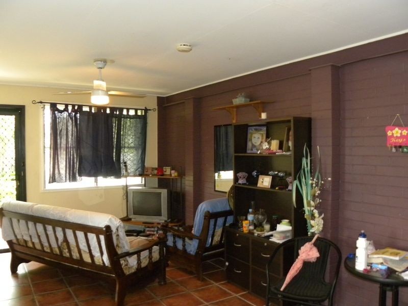 19 Smith Street, West Gladstone QLD 4680