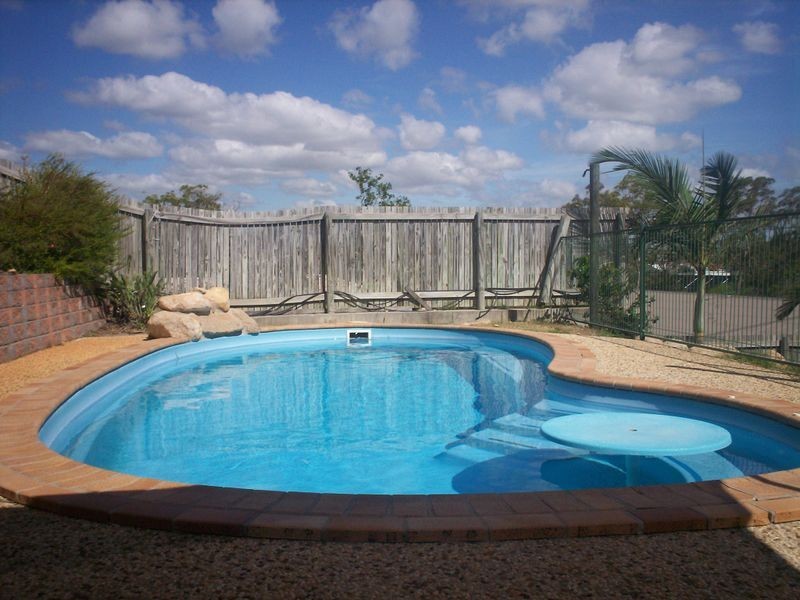 4 Leanne Close, New Auckland QLD 4680