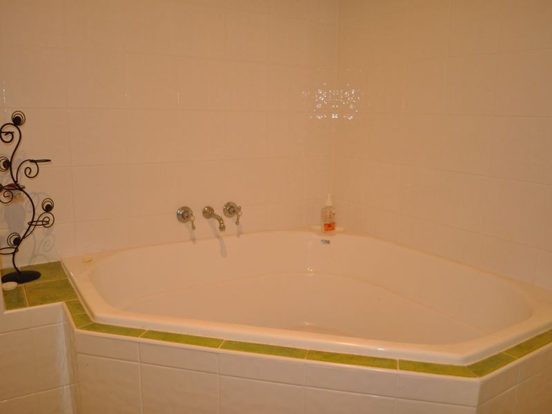 12 Solonika Court, South Gladstone QLD 4680