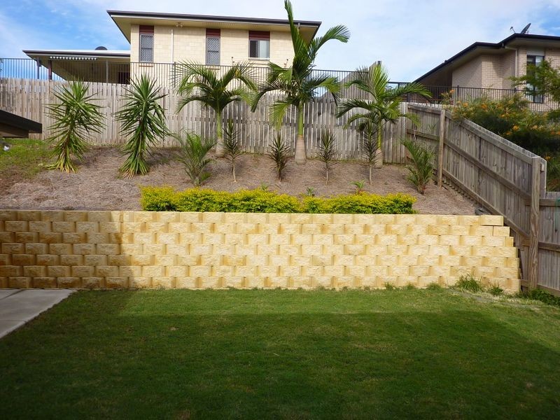 7 Larcom Rise, West Gladstone QLD 4680