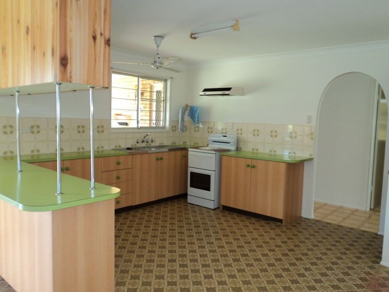 36 Balfour Street, Mount Larcom QLD 4695